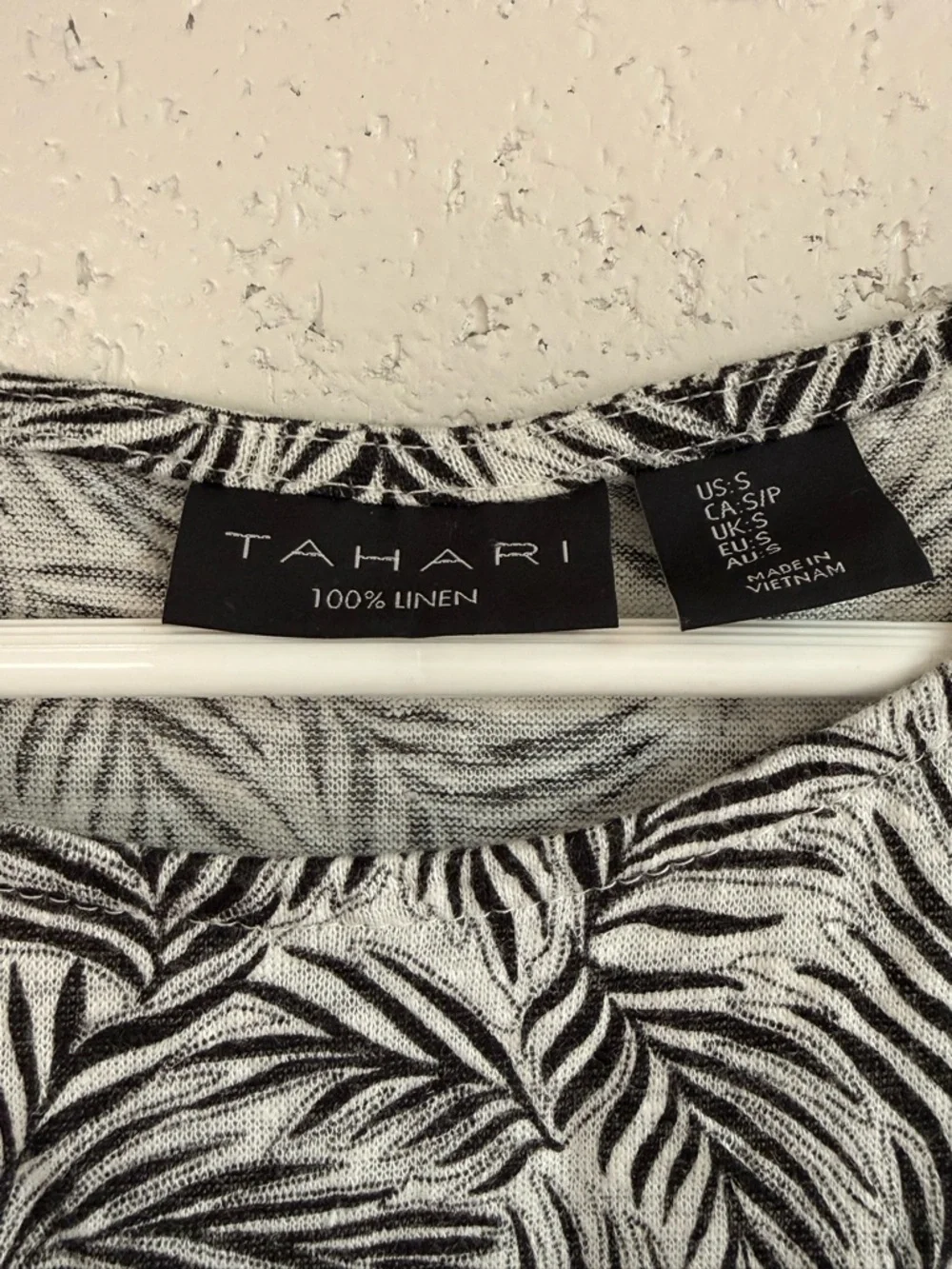 Tahari Linen Leaf Print Top Black White Cap Sleeve Lightweight Relaxed Fit - Picture 4 of 7